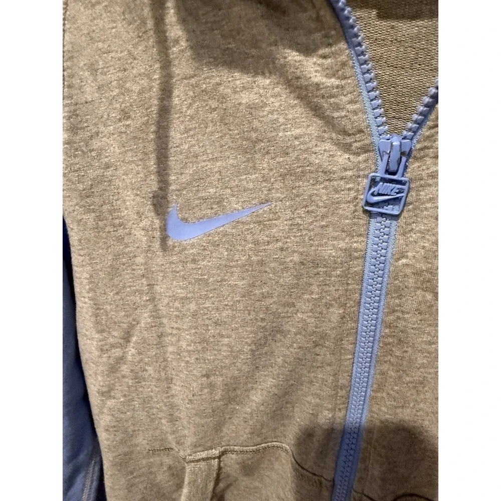 Nike University Of North Carolina Tar Heels Women's Small Sweatshirt